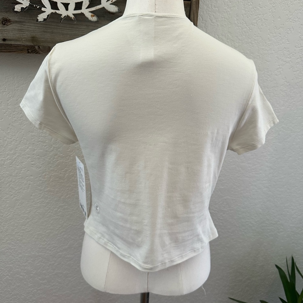Lululemon Asymetrical front twist cream t-shirt Top cropped length XL NWT - Picture 2 of 7